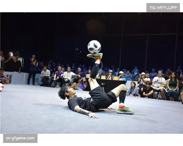 BMX平地花式国际公开赛，波兰选手以一套零失误动作赢得满分